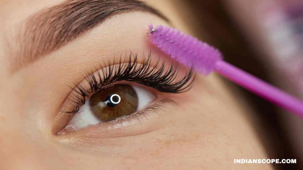 How to Remove Artificial Eyelashes Safely